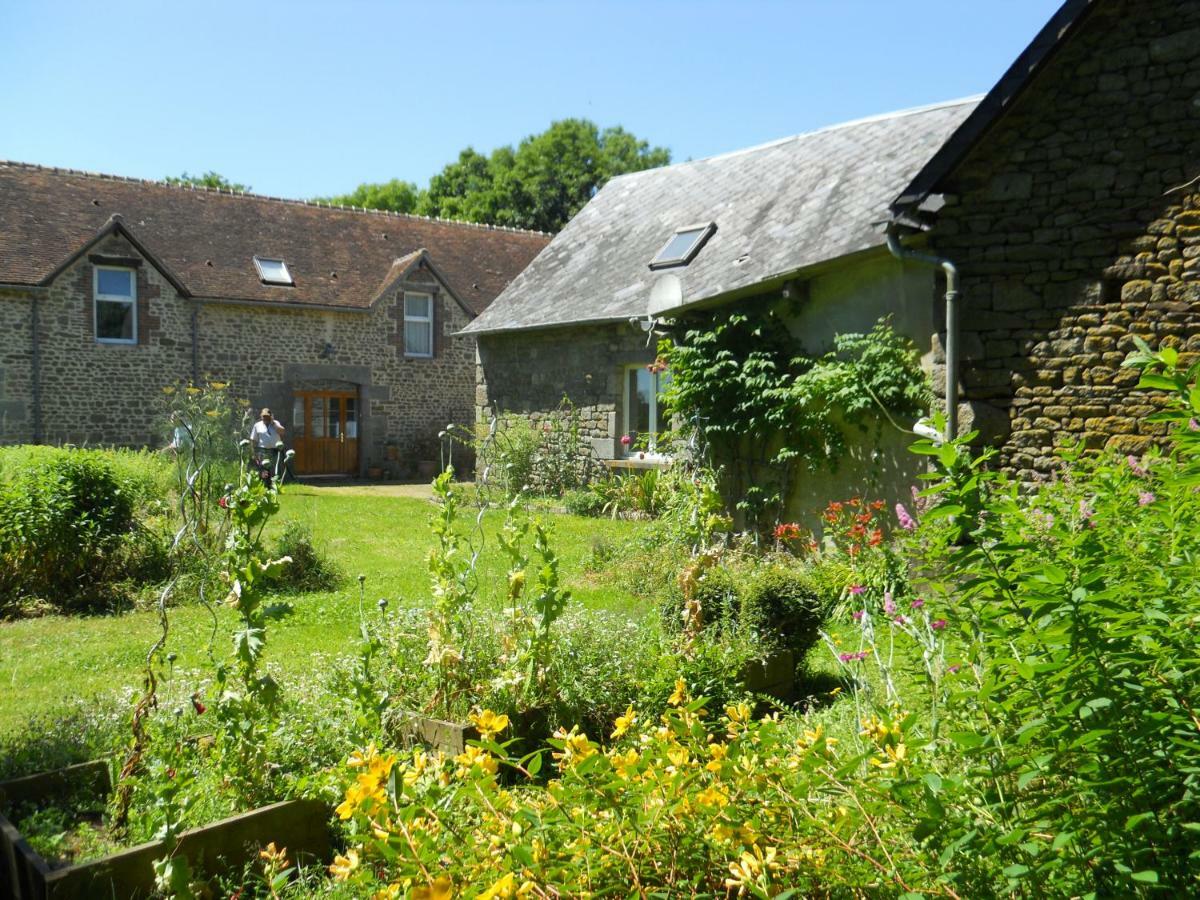 Haras De La Croix D'Argent Bed & Breakfast Saint-Sauveur-de-Carrouges Exterior foto